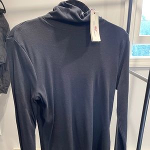 Vineyard Vines simple turtleneck black, NWT